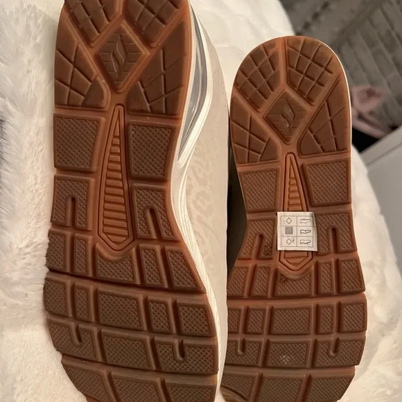 Skechers Women's Cream Cheetah Print Sneakers - Picture 4 of 6